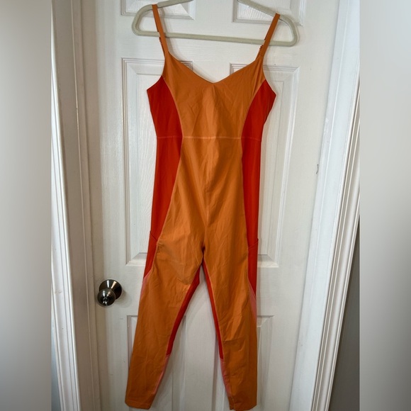 Outdoor Voices Colorblock Jumpsuit in Orange and Pink Size‎ Medium - Picture 2 of 7